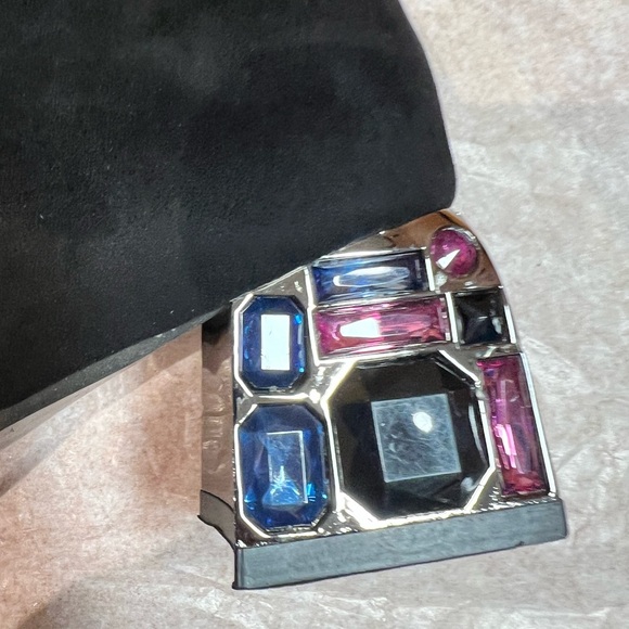 NWOT - Rhinestone Décor Faux Suede Ankle Boots (Size 7.5)) - Picture 7 of 11